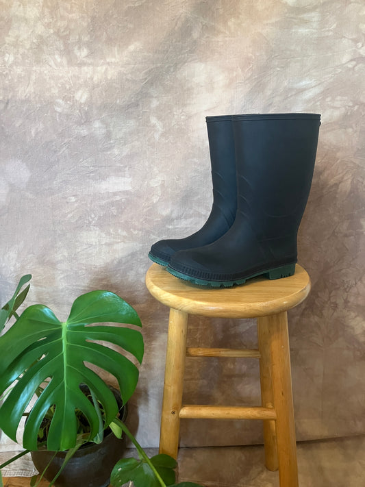 Vintage Black Rubber Rain Boots – Size 9